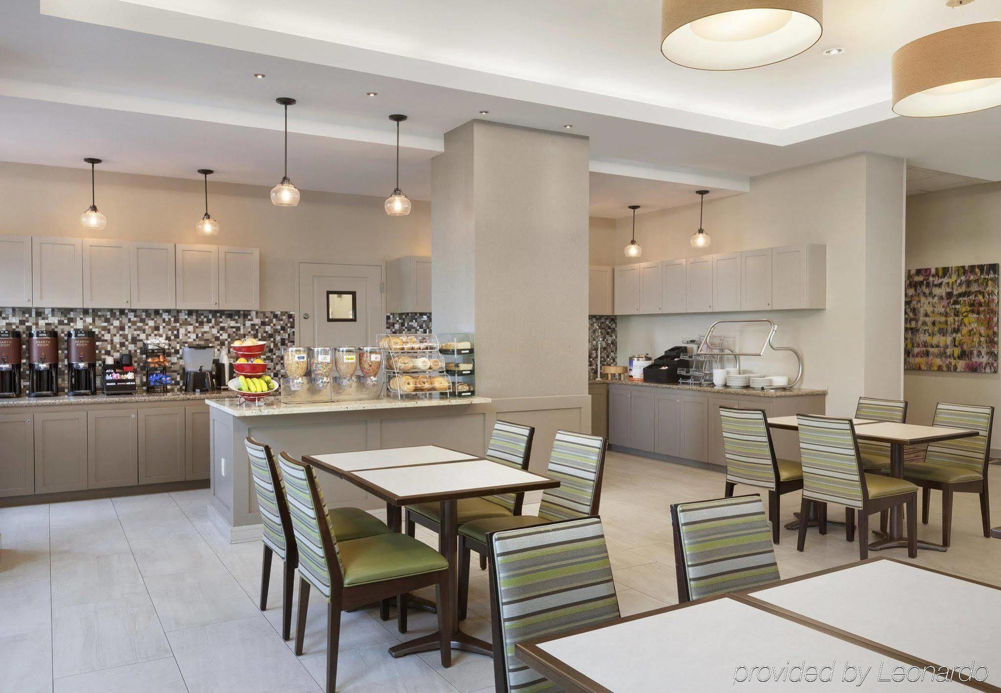 Residence Inn Alexandria Old Town South At Carlyle Ресторан фото